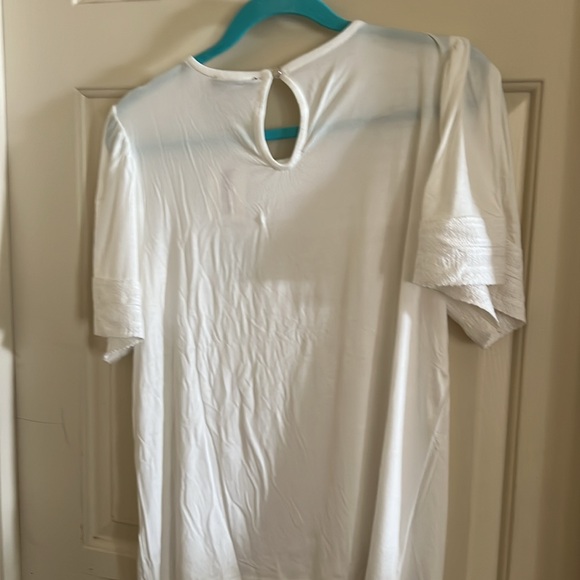 Cable and Gauge white blouse top - Picture 3 of 3